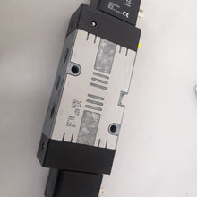 Load image into Gallery viewer, Aventics 5776270220 two-position five-way solenoid valve 5776080220 5772070220 5776070220
